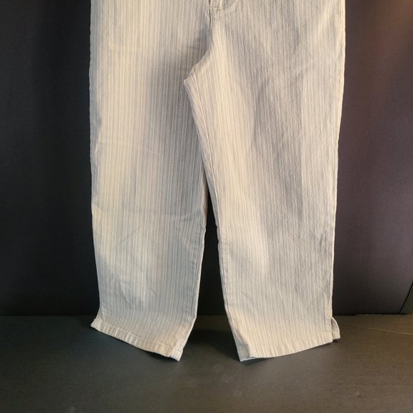 GLORIA VANDERBILT Women Size 4 Tan & White Pinstripe Capris Pants, GUC - Picture 3 of 14